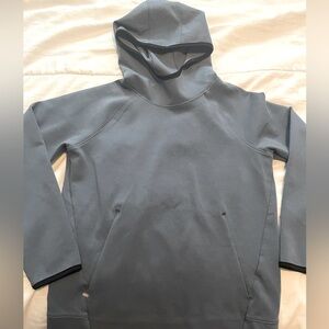 Light blue boys sweater. Comfy thin. Used. Good condition. Size: M-8